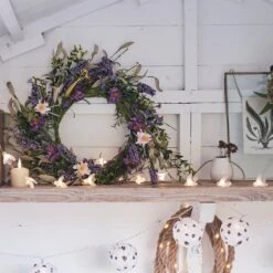 Couronne De Lavande De 45cm 8 Couronne De Lavande De 45cm -Éclairage Domestique WR2001 couronne en lavande sur etagere p3