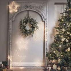 Couronne De Noël Pré-illuminée En Eucalyptus, Pin Et Baies Dorées -Éclairage Domestique WR22022 couronne de noel eucalyptus pin et baies dorees suspendue a1ced1ca a620 463a bb9a a2b587264349