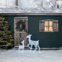 Duo De Rennes Lumineux Solaires, Biche Et Faon En Acrylique Swinsty -Éclairage Domestique XX2002 Duo rennes de noel biche et faon devant cabane 1