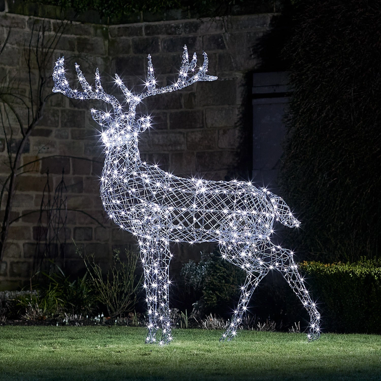 Grand Renne De Noël Harlow En Rotin 400 LED Bicolore 3 Grand Renne De Noël Harlow En Rotin 400 LED Bicolore – Image 3