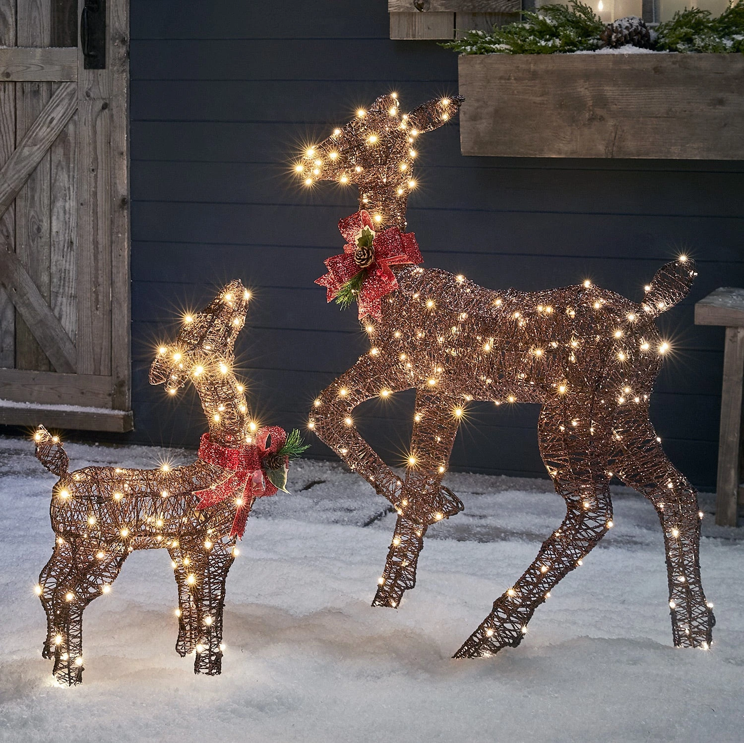 Duo De Rennes De Noël Lumineux Harewood Biche Et Faon En Fils De Coton Marrons 1 Duo De Rennes De Noël Lumineux Harewood Biche Et Faon En Fils De Coton Marrons