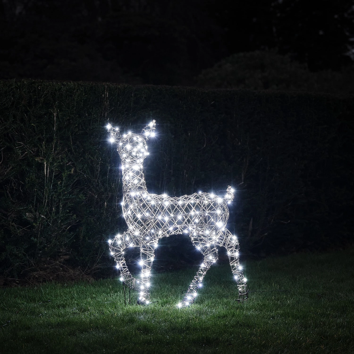 Biche Solaire De Noël à LED Bicolore Studley En Rotin 88 Cm 1 Biche Solaire De Noël à LED Bicolore Studley En Rotin 88 Cm