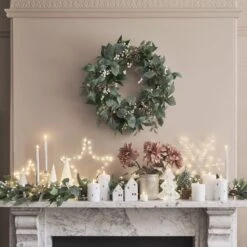 Lot De Couronne Et Guirlande De Noël Pré-éclairée à Baies Blanches 11 Lot De Couronne Et Guirlande De Noël Pré-éclairée à Baies Blanches -Éclairage Domestique couronne a baies blanches en deco de cheminee