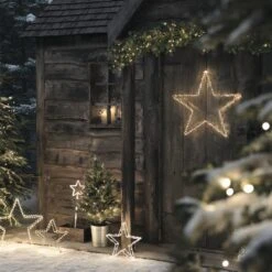 Étoile Lumineuse Autoportante De 30 Cm En Acrylique 5 Étoile Lumineuse Autoportante De 30 Cm En Acrylique -Éclairage Domestique etoile lumineuse autoportante de 30 cm en acrylique devant la porte d une cabine