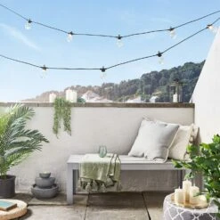 Guirlande Guinguette Core Connect 10 M 20 Ampoules Blanc Chaud Câble Noir Raccordable -Éclairage Domestique guirlande guinguette core connect sur balcon avec bougies TruGlow 3b10a30f 619f 467b b91c a9b606ec543c