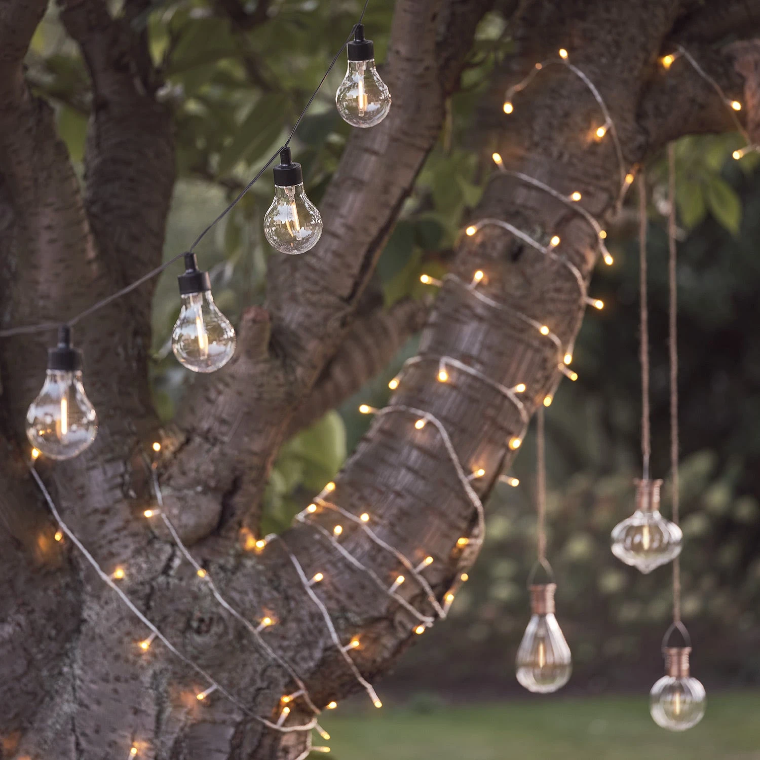 Guirlande Guinguette Vintage Solaire à 20 Ampoules Blanc Chaud 7 Guirlande Guinguette Vintage Solaire à 20 Ampoules Blanc Chaud – Image 7