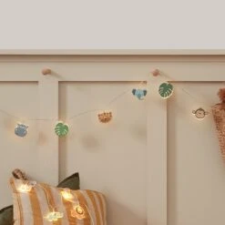 Éclairage Domestique -Éclairage Domestique guirlande lumineuse safari a 12 figurines en bois suspendue