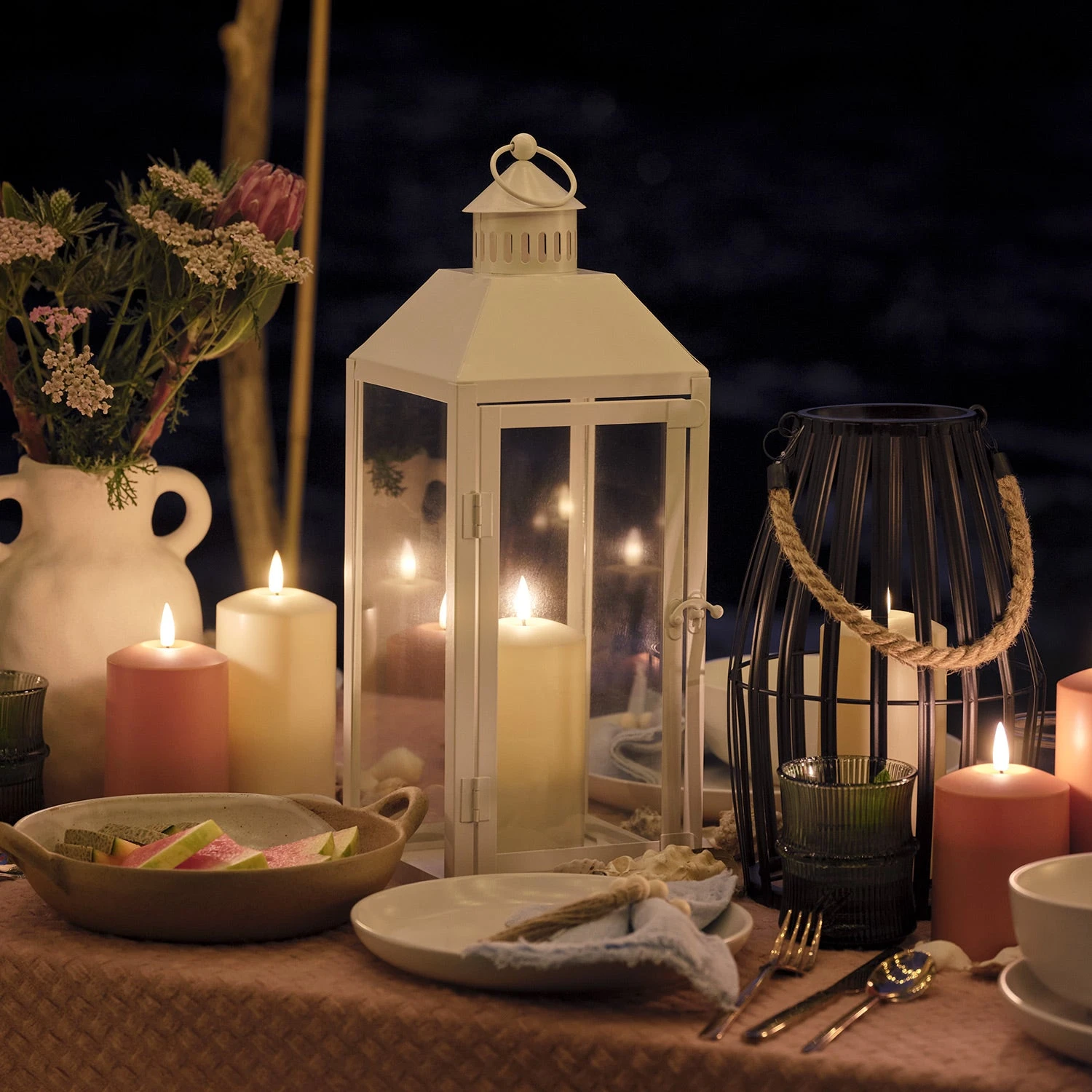 Lanterne Extérieure Blanche Arcachon Avec Bougie TruGlow® 2 Lanterne Extérieure Blanche Arcachon Avec Bougie TruGlow® – Image 2