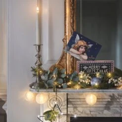 Lot Couronne Et Guirlande Pré-éclairées En Eucalyptus Et Baies Blanches -Éclairage Domestique manteau de cheminee de noel