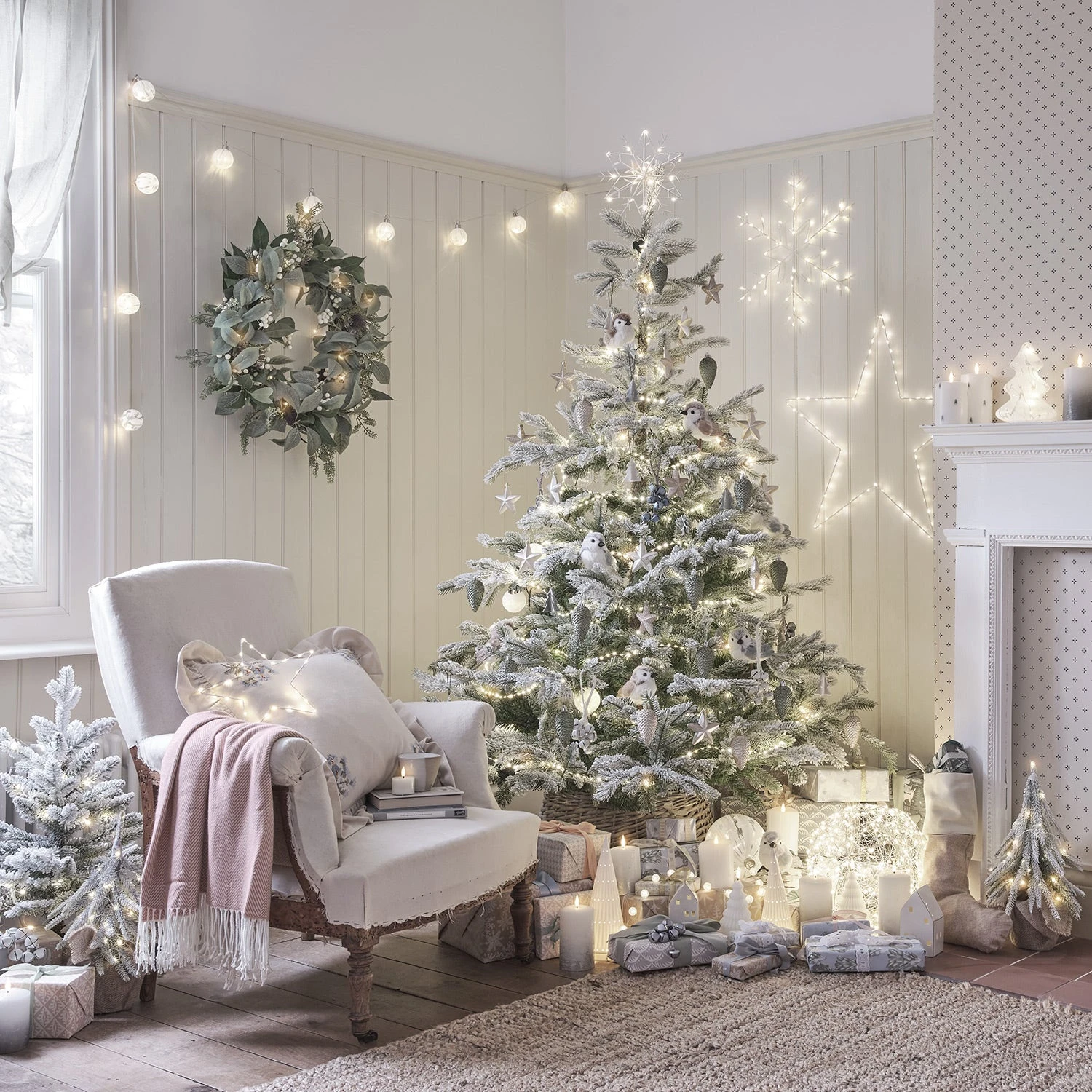 Cimier Flocon De Neige Lumineux En Métal Argenté 2 Cimier Flocon De Neige Lumineux En Métal Argenté – Image 2